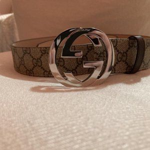 Size 30-33 Gucci GG Supreme Belt